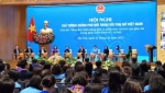 Thủ tướng Chính phủ Phạm Minh Chính (thứ 5 trái ảnh sang) cùng lãnh đạo các bộ, ngành, đoàn thể trong phiên đối thoại cùng phụ nữ