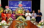 Đồng chí Phó Bí thư Thường trực Tỉnh ủy tặng hoa, chúc mừng Hội LHPN tỉnh.