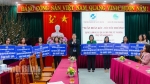 Lãnh đạo Tập đoàn Kinh tế Xuân Thành trao tặng các phần quà Tết cho hội viên, phụ nữ nghèo, có hoàn cảnh khó khăn tại 8 huyện, thành phố.