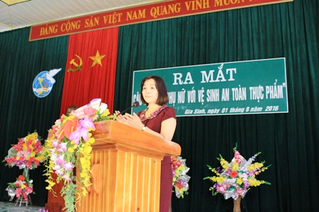 Đ/c Đào Thị Thu Hòa, Phó Chủ tịch Hội LHPN tỉnh phát biểu tại buổi Ra mắt CLB
