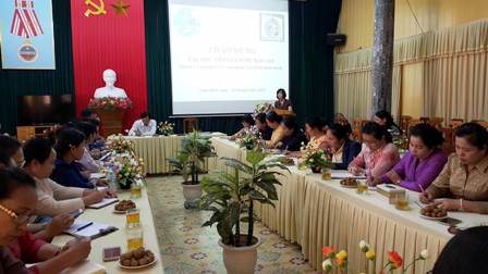 Đoàn đại biểu nước bạn Lào làm việc với cán bộ Hội LHPN tỉnh Ninh Bình.