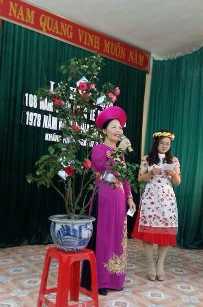 Chi hội PN phố Khánh Trung, phường Ninh Khánh học tập tài liệu SHHV quý I theo hình thức hái hoa dân chủ