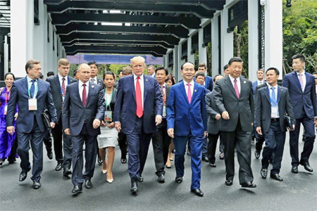 Chủ tịch nước Trần Đại Quang cùng các nhà lãnh đạo các nền kinh tế APEC dự hội nghị Thượng đỉnh APEC Việt Nam năm 2017 tại Đà Nẵng.