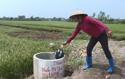 Bể bê tông thu gom rác thải, vỏ thuốc BVTV của Hội Phụ nữ xã Yên Thắng, huyện Yên Mô