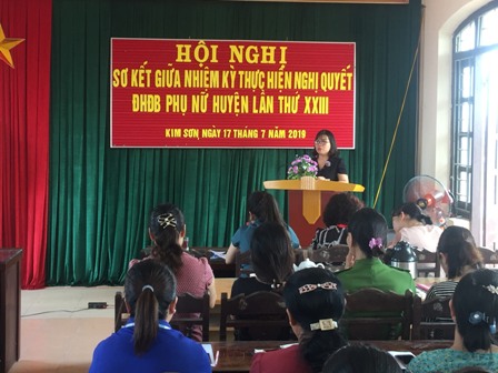 Đồng chí Vũ Thị Hà, Phó chủ tịch Hội LHPN tỉnh phát biểu chỉ đạo tại Hội nghị.