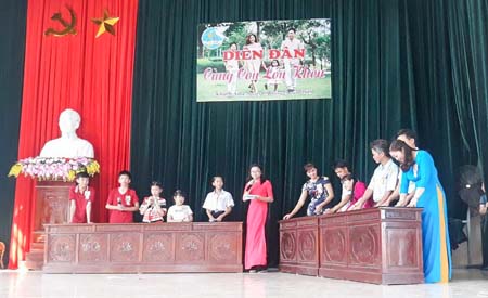 Diễn đàn “Cùng con khôn lớn” do Hội Phụ nữ xã Khánh Nhạc (Yên Khánh) tổ chức.