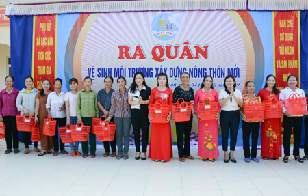 Lễ ra quân vệ sinh môi trường xây dựng Nông thôn mới năm 2019 của hội viên, phụ nữ huyện Nho Quan.