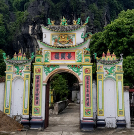 Cổng chùa Bàn Long.
