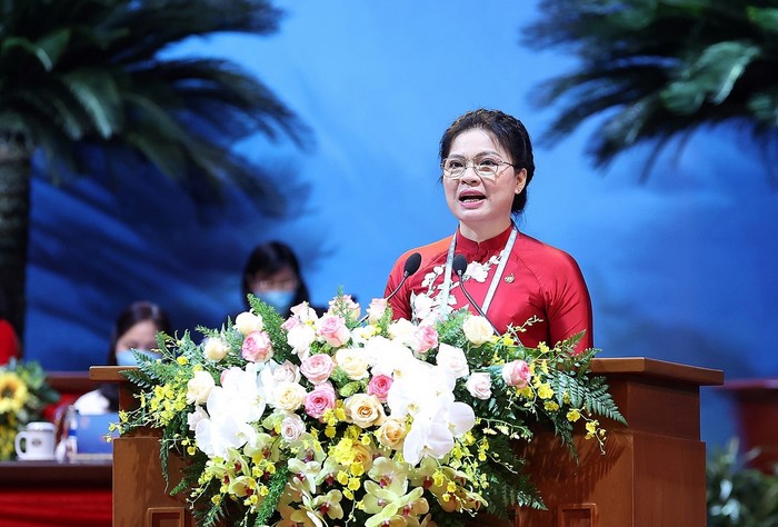Ủy viên BCH TW Đảng, Chủ tịch Hội LHPN Việt Nam Hà Thị Nga phát biểu khai mạc Đại hội đại biểu phụ nữ toàn quốc lần thứ XIII. nhiệm kỳ 2022-2027 (Ảnh: TTXVN)