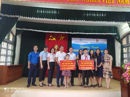Nhận đỡ đầu cho cho học sinh mồ côi, có hoàn cảnh đặc biệt khó khăn tại phường Ninh Khánh