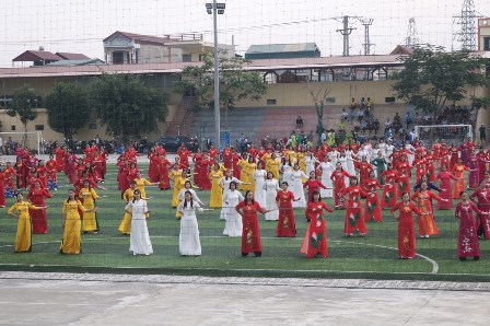 Tiết mục đồng diễn dân vũ của hội viên phụ nữ huyện Nho Quan