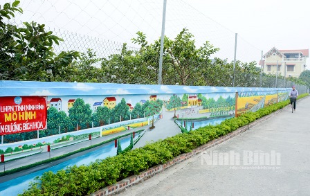 Mô hình "Tuyến đường bích họa" góp phần bảo vệ môi trường tại xã Khánh Thành (Yên Khánh).